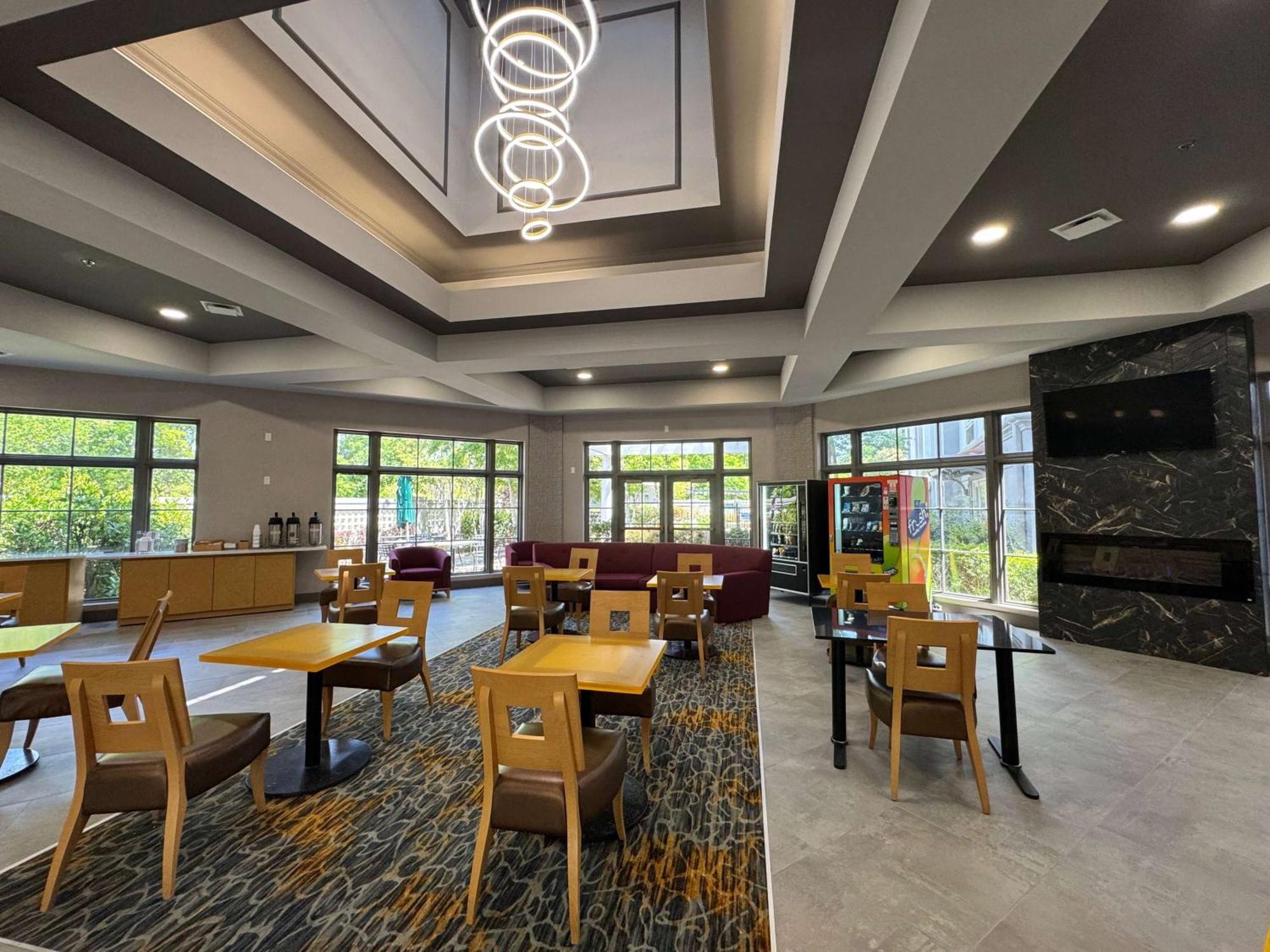 La Quinta By Wyndham Raleigh Cary Hotel Exterior photo